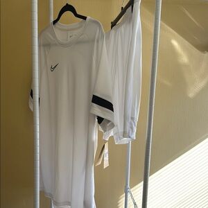 Nike Men's White Sports Short set